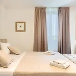 Villa Beautiful Bruna With Jacuzzi In Poreč