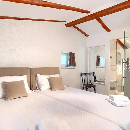 Villa Beautiful Bruna With Jacuzzi In Porec