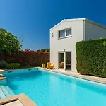 Beautiful Bruna With Jacuzzi In וילה פורץ