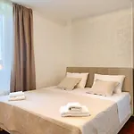 Beautiful Bruna With Jacuzzi In