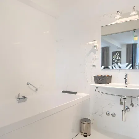 Vila Beautiful Bruna With Jacuzzi In *
