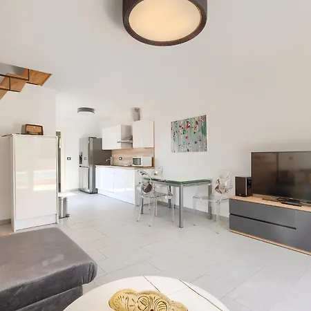 Vila Beautiful Bruna With Jacuzzi In