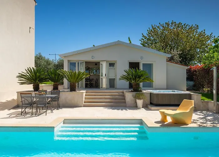 Beautiful Bruna With Jacuzzi In *