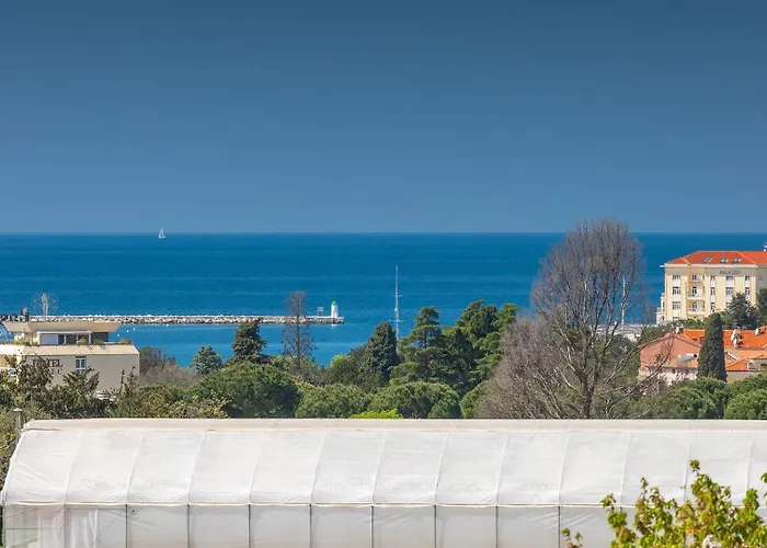 Beautiful Bruna With Jacuzzi In