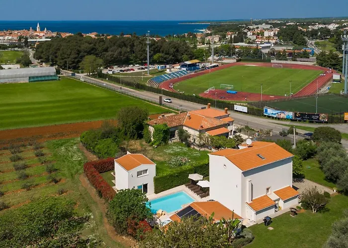 Vila Beautiful Bruna With Jacuzzi In