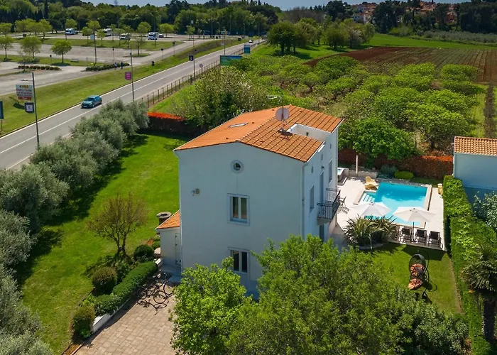 Beautiful Bruna With Jacuzzi In Porec