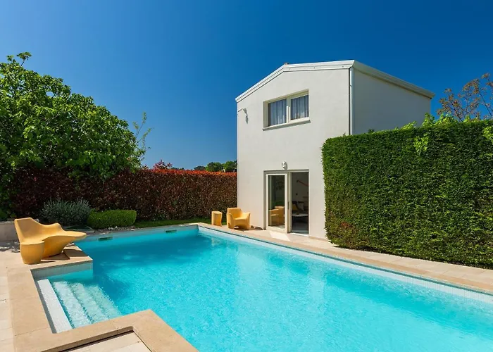 Beautiful Bruna With Jacuzzi In Vila Porec