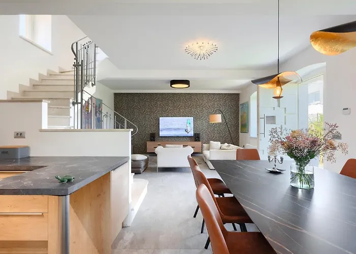 Beautiful Bruna With Jacuzzi In Villa *