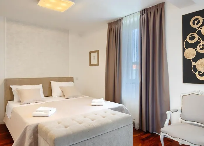 Beautiful Bruna With Jacuzzi In