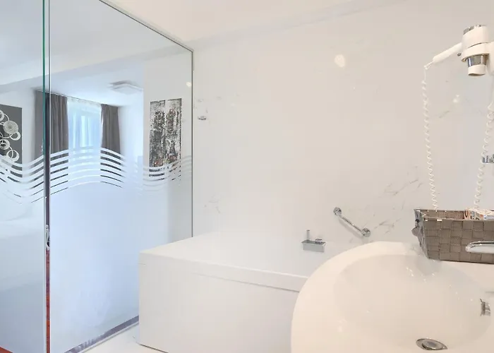 Beautiful Bruna With Jacuzzi In Vila *