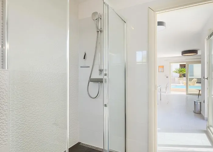 Vila Beautiful Bruna With Jacuzzi In