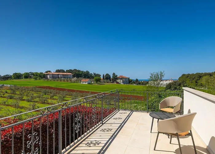 Beautiful Bruna With Jacuzzi In Vila *