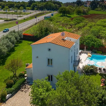 Beautiful Bruna With Jacuzzi In Porec