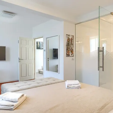 Beautiful Bruna With Jacuzzi In Vila Porec