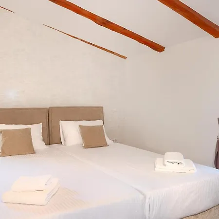 Vila Beautiful Bruna With Jacuzzi In *