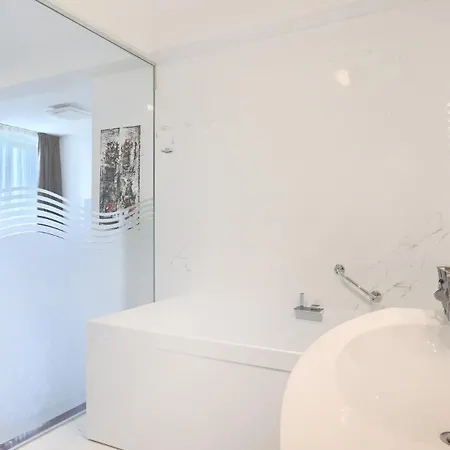 Beautiful Bruna With Jacuzzi In Vila *