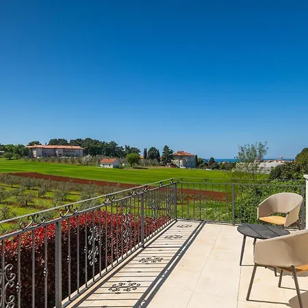 Beautiful Bruna With Jacuzzi In Vila *